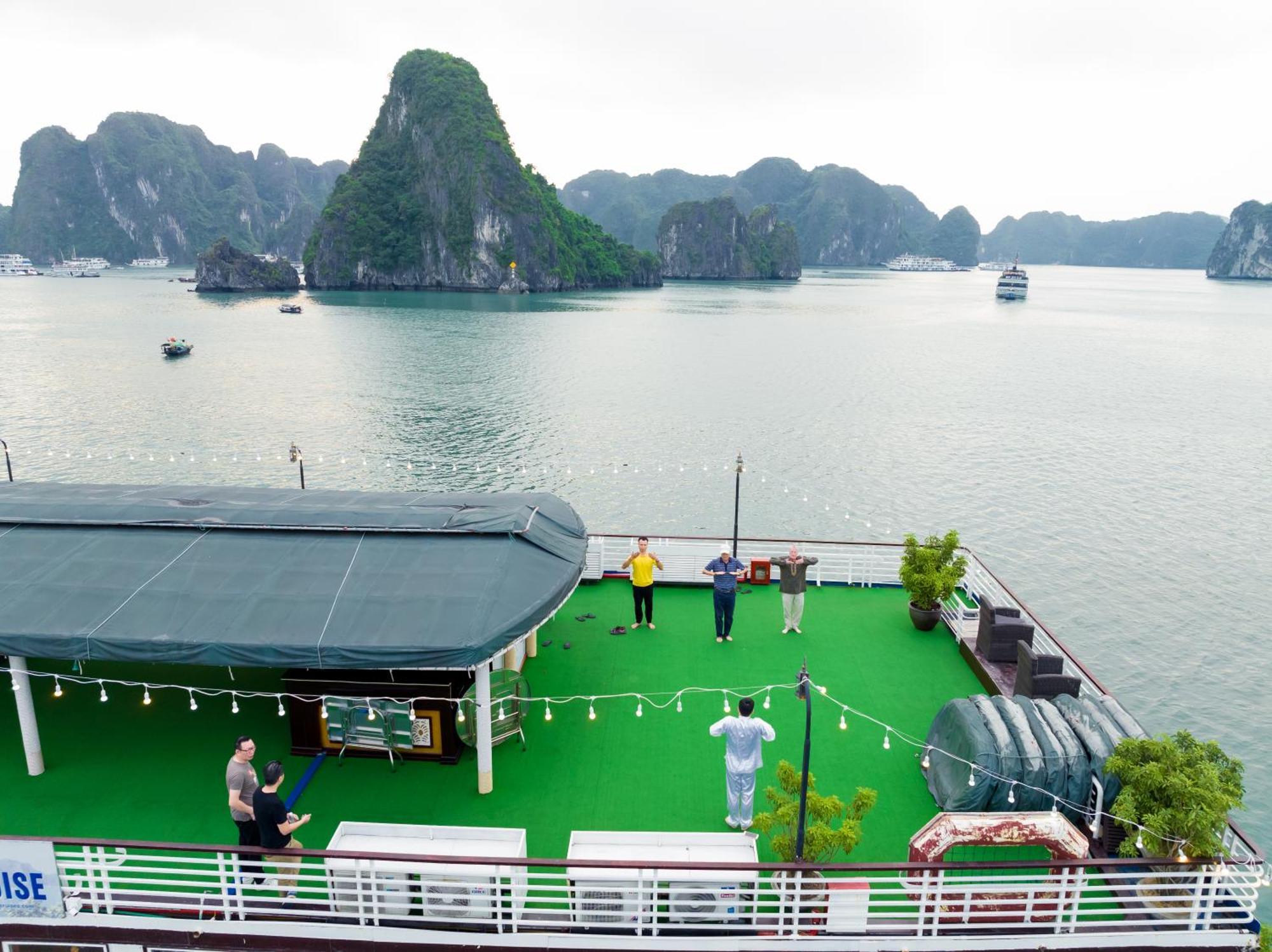 Dragon Crown Legend Cruise Hotel Ha Long Exterior foto