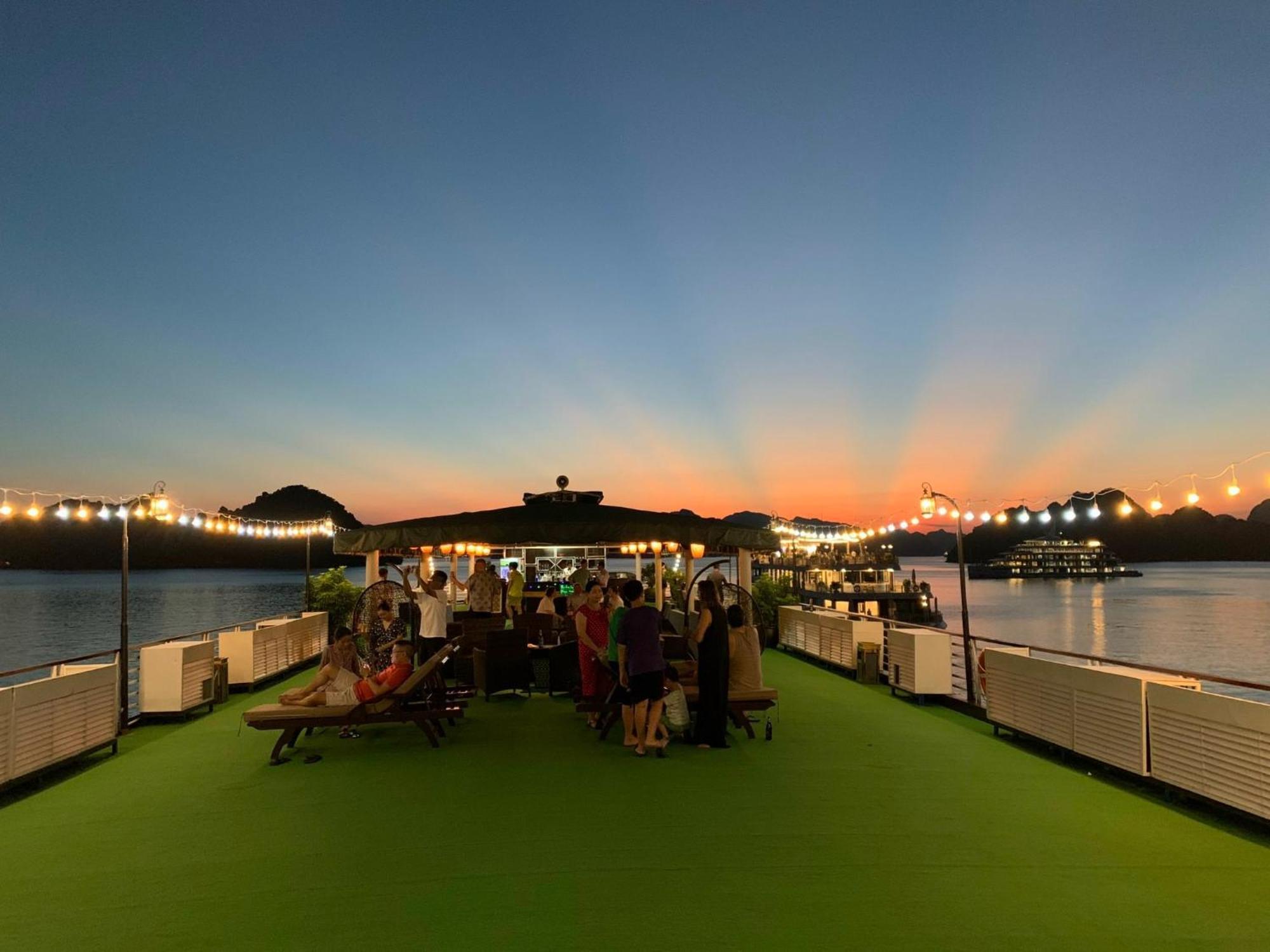 Dragon Crown Legend Cruise Hotel Ha Long Exterior foto