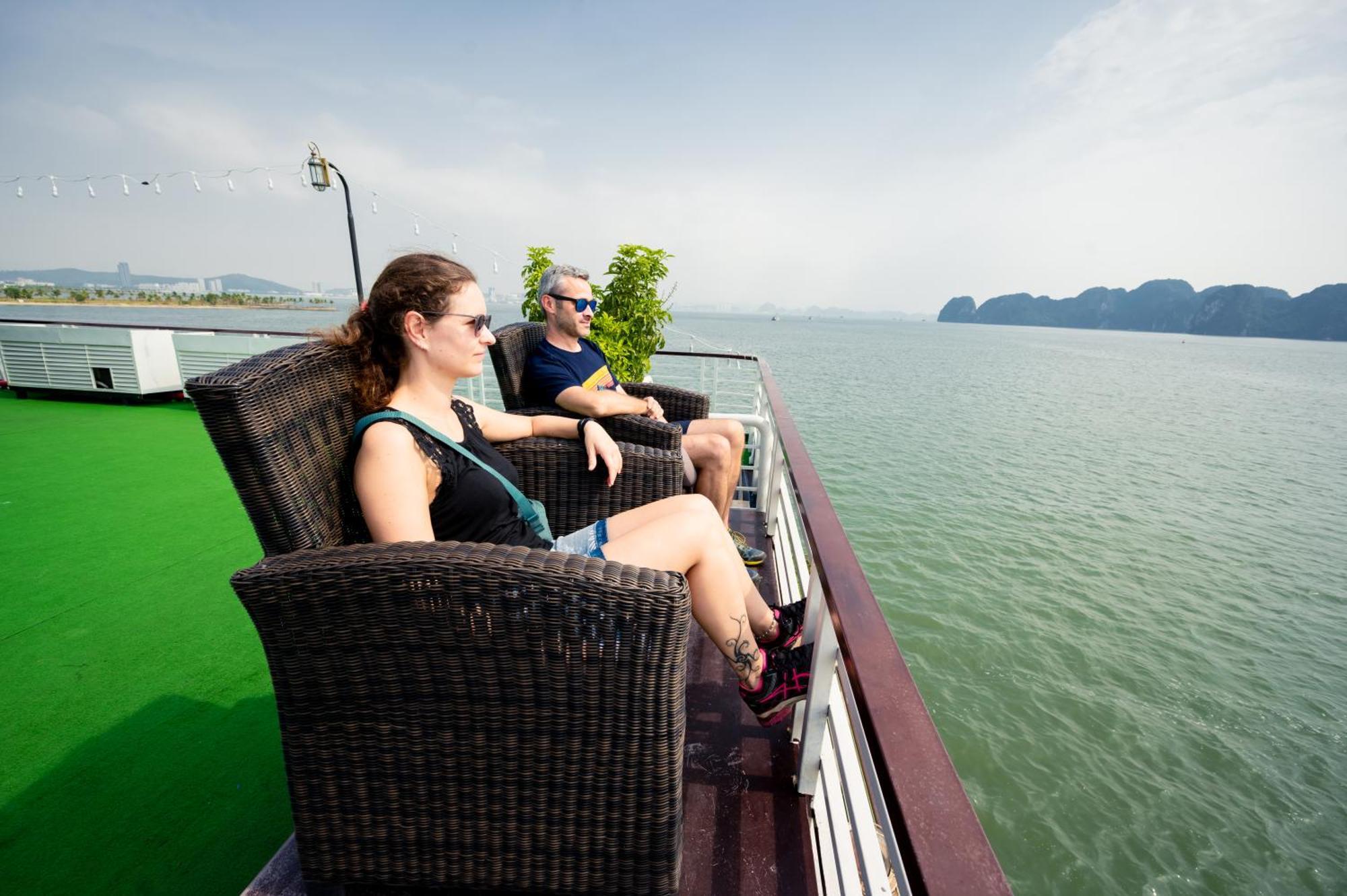 Dragon Crown Legend Cruise Hotel Ha Long Exterior foto